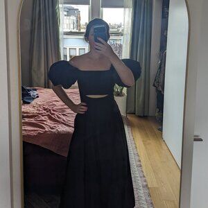 Poofy sleeve black maxi dress
